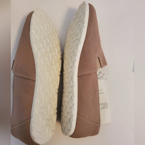 Amazon Essentials Women's slip on canvas flat shoes size 8 - Picture 6 of 8